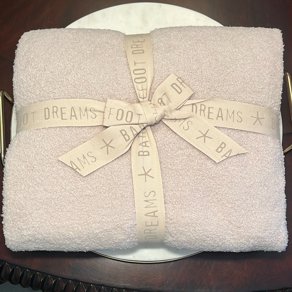 Barefoot Dreams CozyChic Rib Border Blanket in Stone - Picture 4 of 5